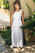 Vestido lencero largo de verano de color blanco, 100% lino de MonBali Collection, tirantes, botones delanteros, encajes, hecho en España