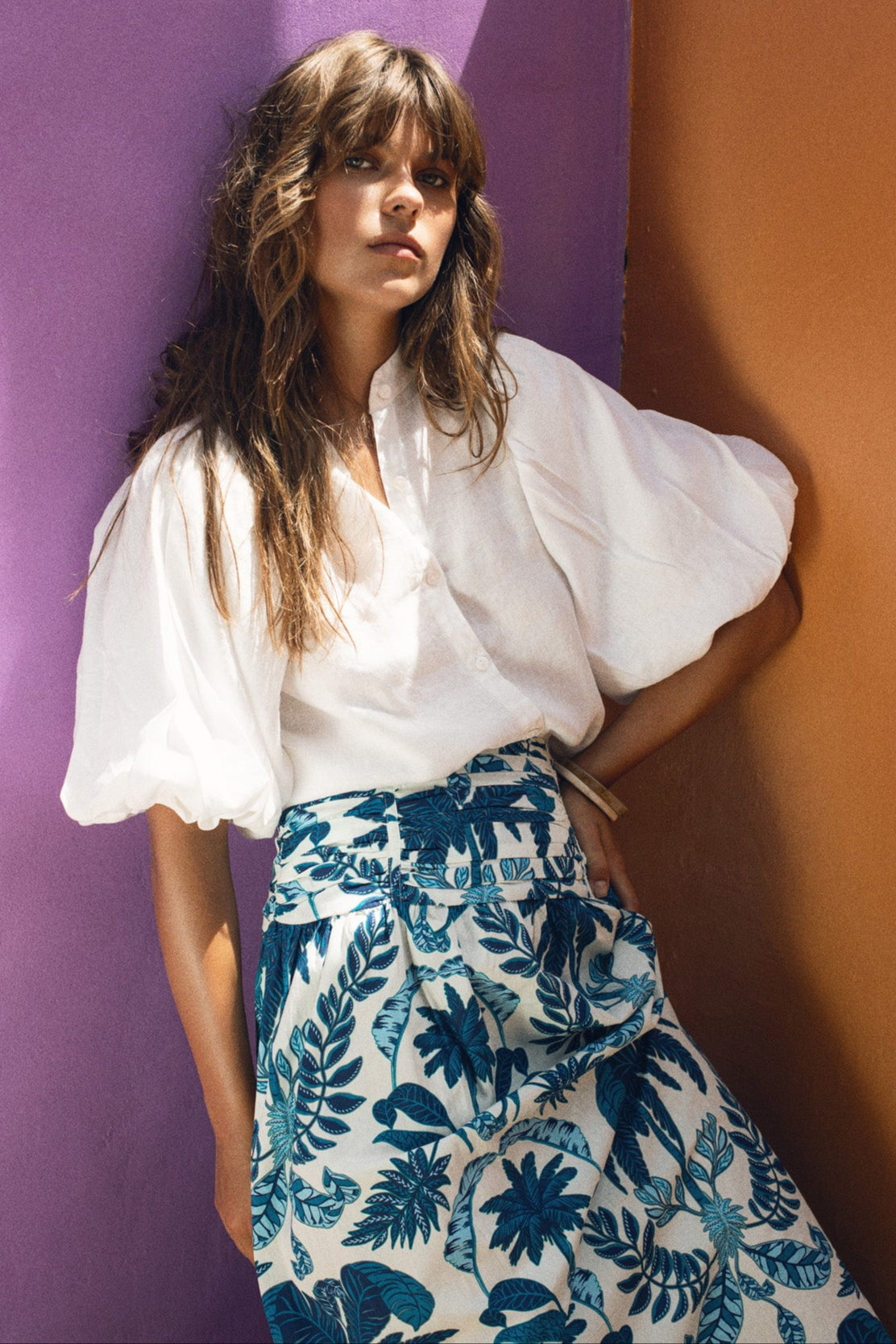 Falda estampada de MonBali Collection, falda midi 100% algodón con drapeado en la cintura y cremallera lateral invisible, hecha en España