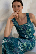 Conjunto Aria de MonBali Collection, dos piezas formado por top y falda midi confeccionado en 100% lino estampado en tonos verdes y azules, hecho en España