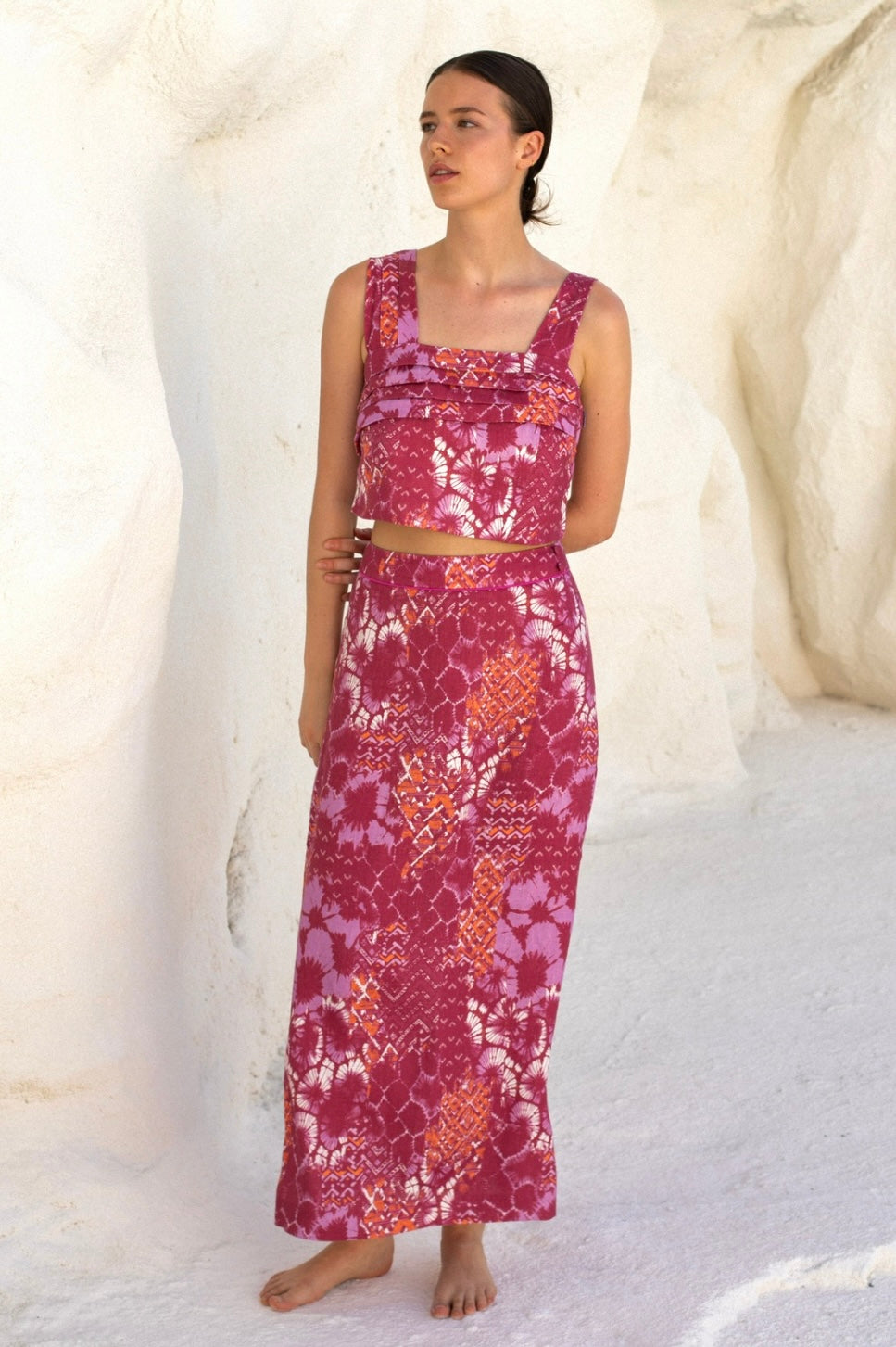 Conjunto estampado de MonBali Collection, look de lino 100 % con top de tirante asimétrico y falda midi, ideal para eventos de verano