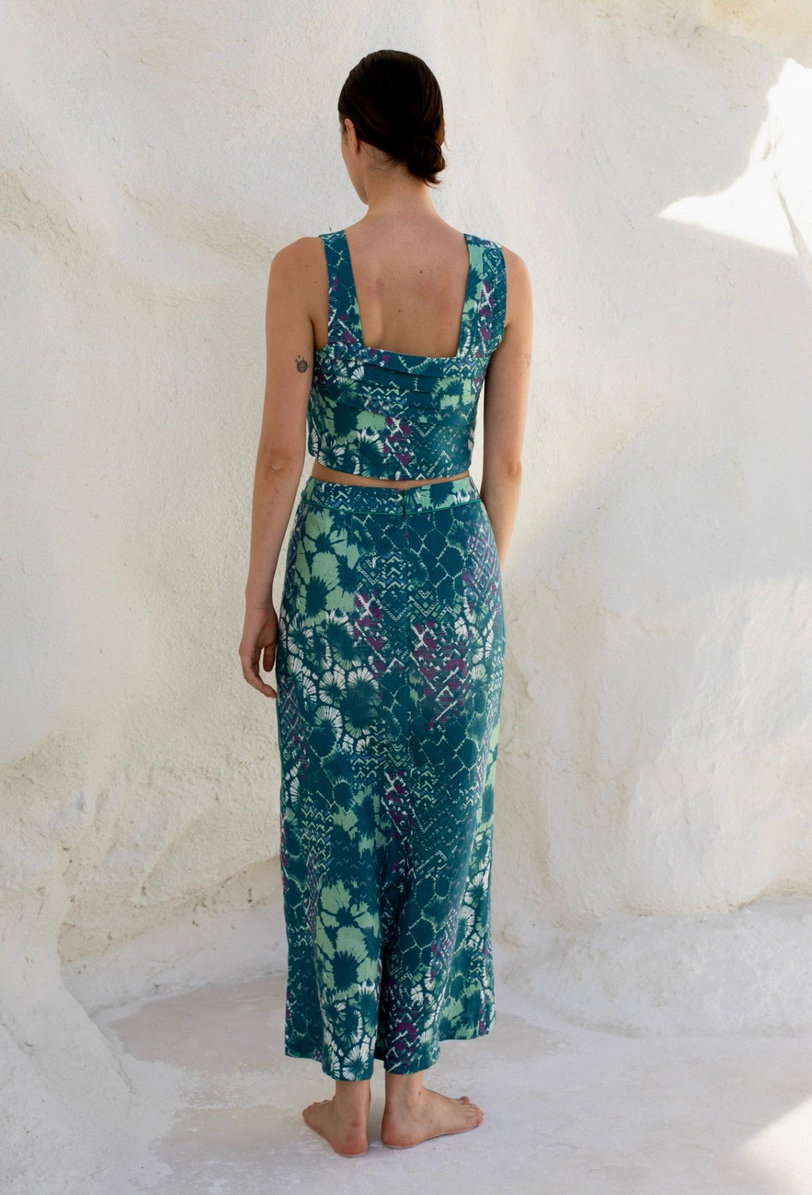 Conjunto Aria de MonBali Collection, top y falda 100 % lino, diseño artesanal y elegante con silueta atemporal