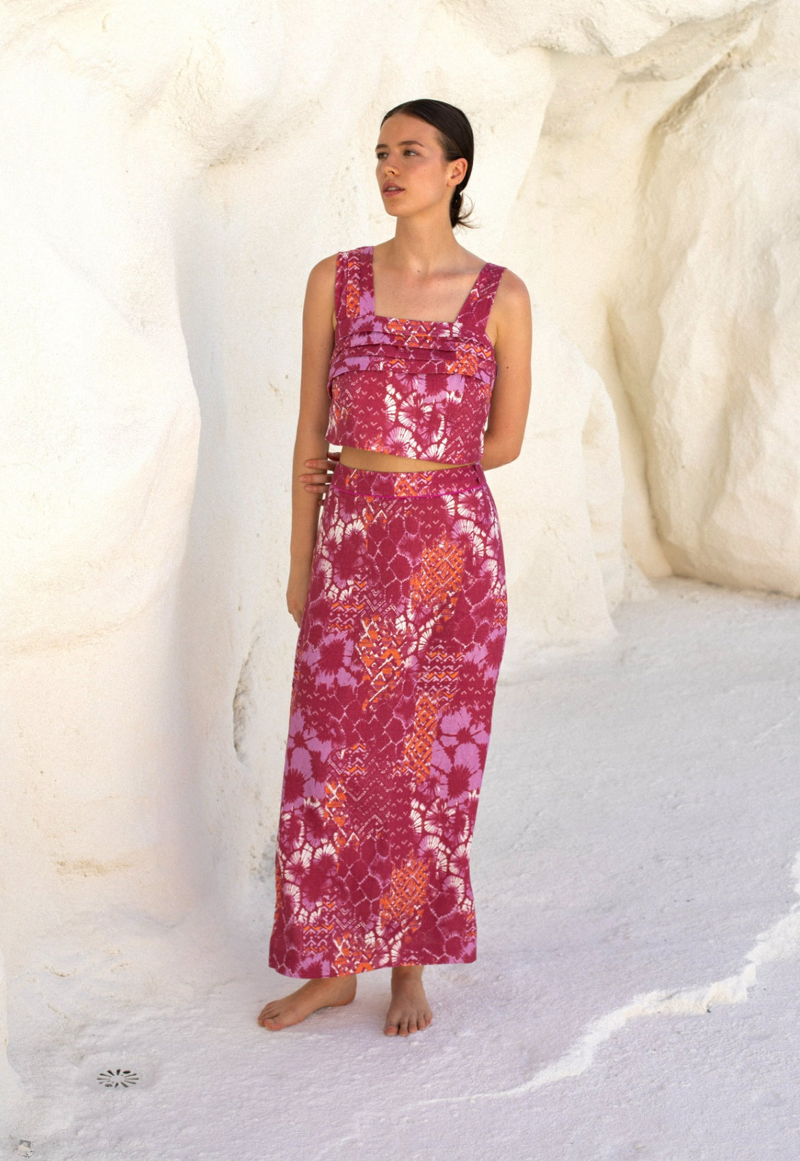 Conjunto estampado de MonBali Collection, look de lino 100 % con top de tirante asimétrico y falda midi, ideal para eventos de verano