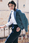 Chaqueta de lana azul MonBali Collection, diseño artesanal, elegante y atemporal