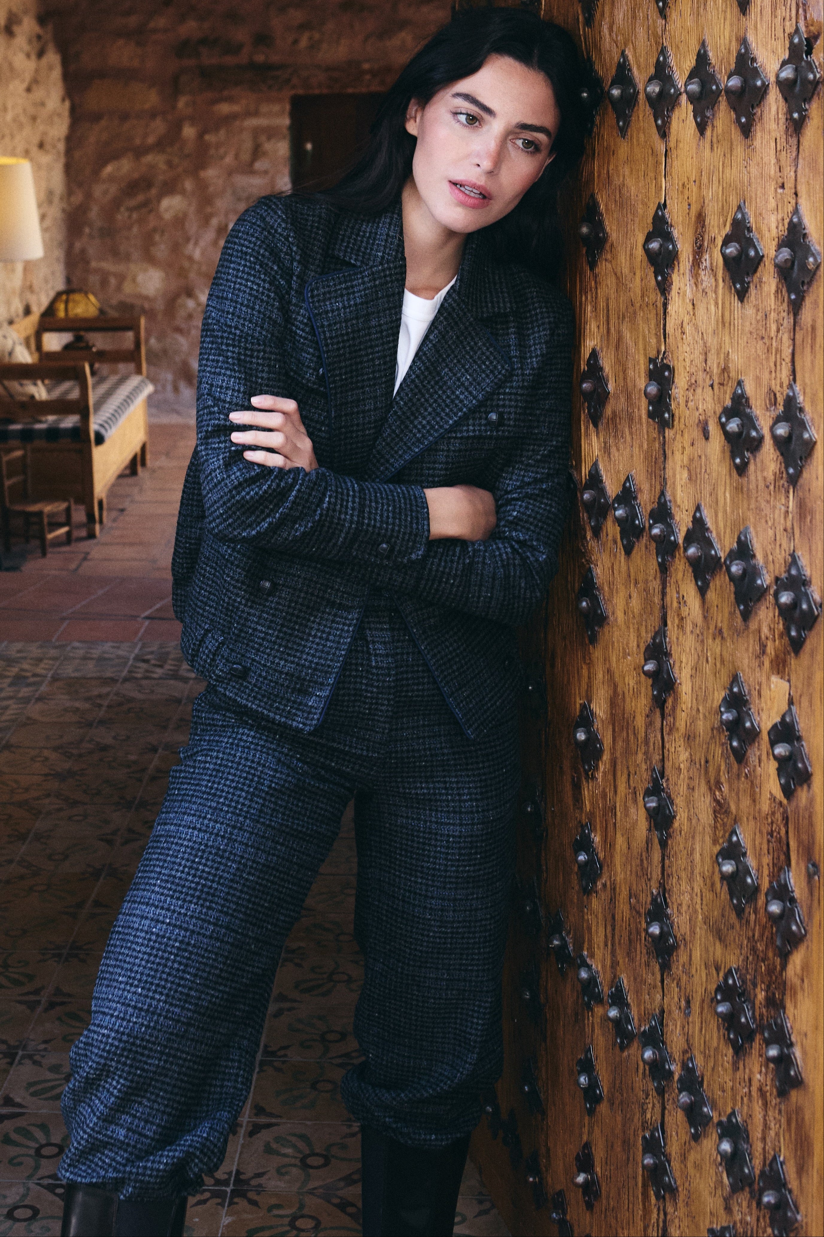 Conjunto de chaqueta y pantalón de lana gris de MonBali Collection, pieza artesanal, de calidad y atemporal 