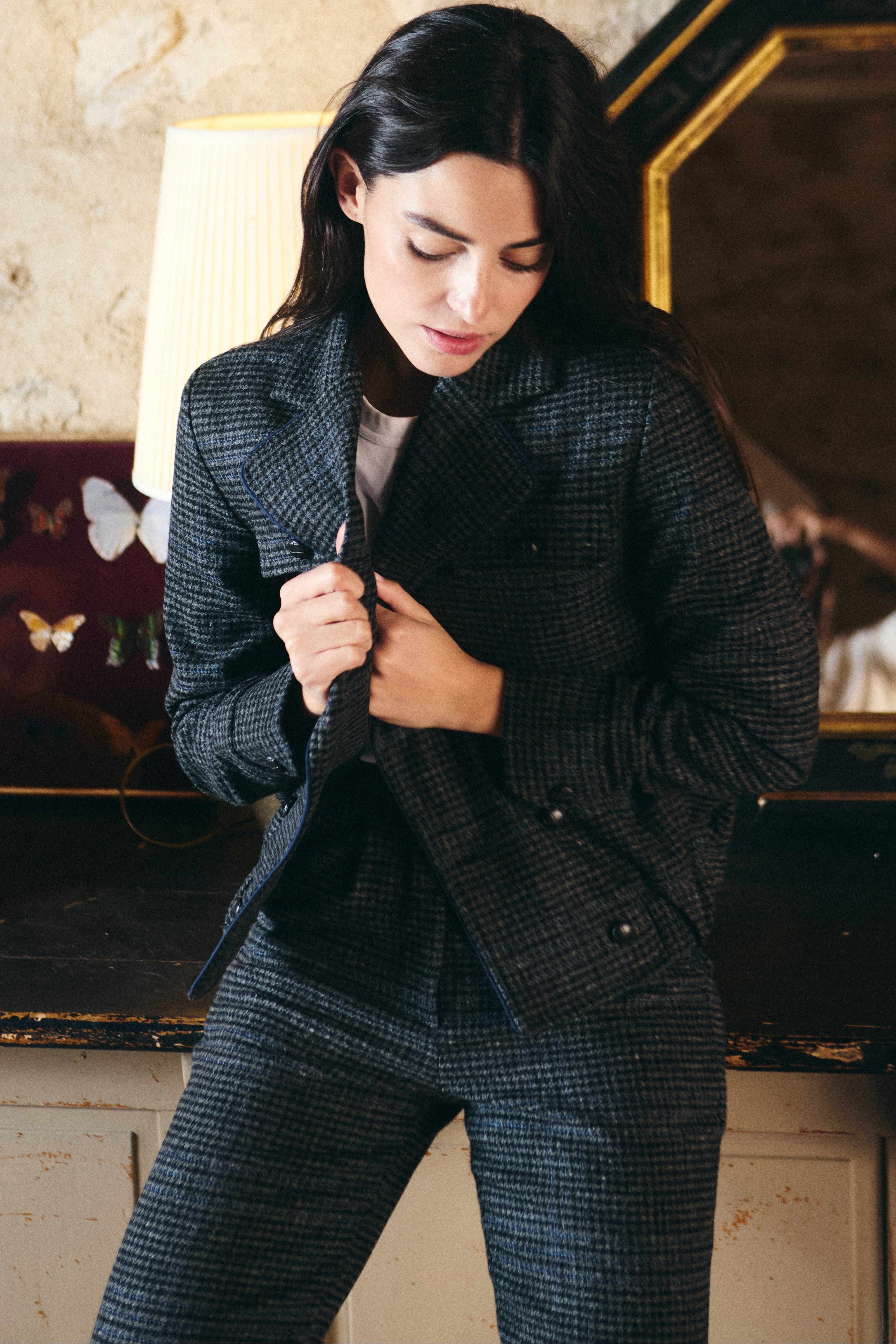 Bomber de lana gris de MonBali Collection, diseño artesanal, elegante y atemporal
