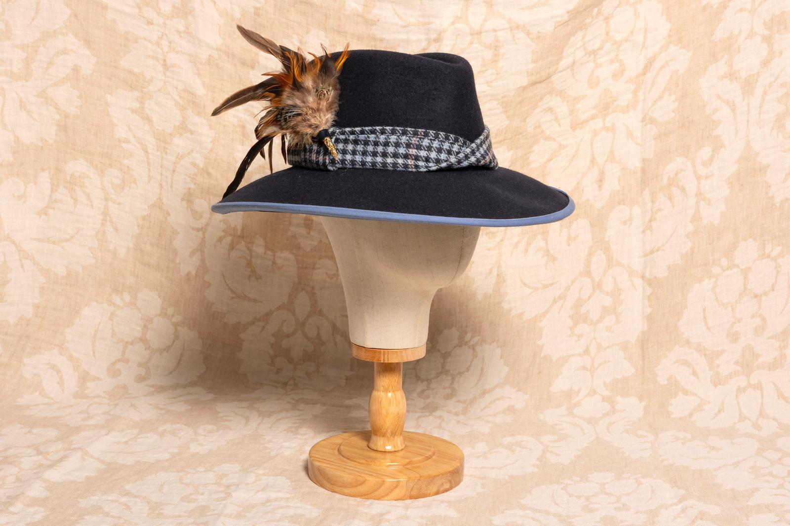 Sombrero Monbali x Alexia Álvarez de Toledo Azul Marino