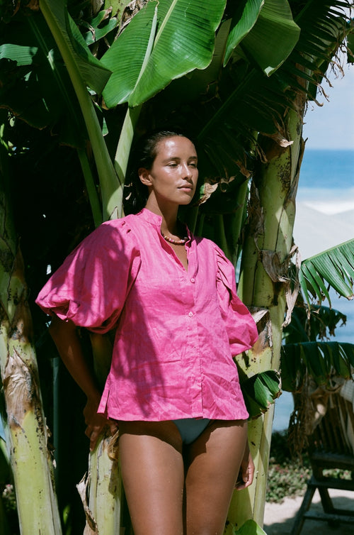 Blusa de lino con mangas abullonadas de Monbali Collection